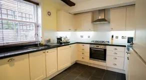 The Bakehouse - central townhouse sleeps 8 people - Image 4