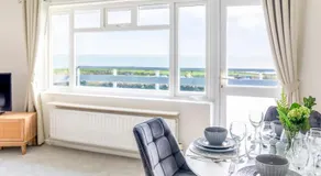 Panoramic Sea View Apartment Sleeps 4-Free Parking - Image 2