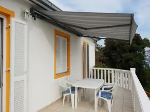 Apartamento vacacional con barbacoa y terraza | Vistas al agua - Image 2