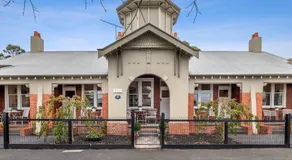 Boutique Heritage Studios On Ryrie street OPPOSITE HOSPITALS Geelong CBD - Image 5