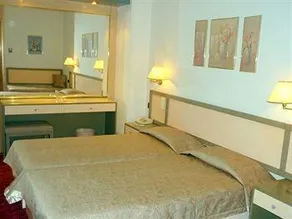 Rainbow Hotel - Image 5