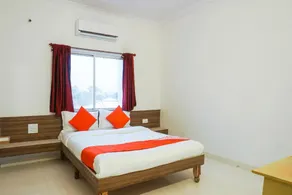 OYO 37769 Hotel Chaitanya - Image 4