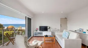 Royal Surf - Beach Front Paradise - Image 2