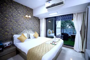 Luxury 4 Bedroom villa with pool in Kandivali East - Image 2