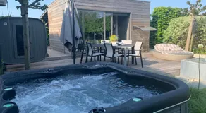 La chambre du puits avec 2 jacuzzis , sauna et Hammam privatif - Image 4