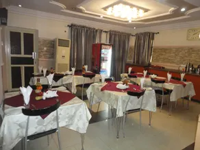 SDM Tavern and Suites - Image 3