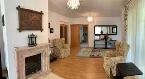 Garden home with pool access - Image 2