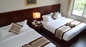 Hotel Broadway Yangon - Image 2