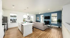 Sleek Stylish Apartment in Prime Location - Image 4