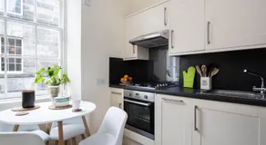 Newly renovated stunning apartment in Stockbridge - Image 3