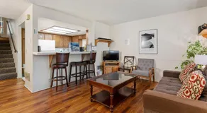 Heavenly Chairview Condo home - Image 2