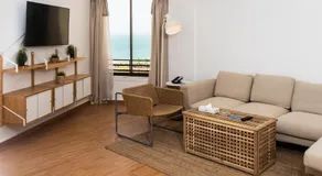 BM Beach Hotel - Image 2