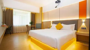 Yuelong Hotel (Qiaotou Metro Station Branch) - Image 2