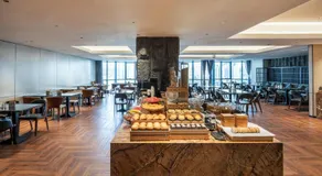 Atour X Hotel Shenzhen Luohu Dongmen Pedestrian Street - Image 3