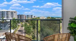 Huge CBD Top Floor Apartment with Breath Taking Views! - Image 3