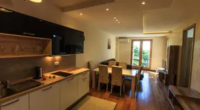 De Lux Apartments - Image 3