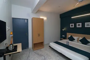 SILVERKEY EXECUTIVE STAYS 29735 DESHAPRIYA PARK - Image 2