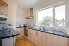 3 Bedroom Spacious Flat - Image 3