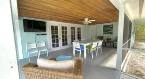 Clematis House near Arlington Park with Heated Pool - Image 3