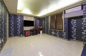 Brown Hotel - Image 3