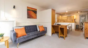 Cozy Studio Apartment Kenilworth, Free Parking, WIFI, Smart TV - Image 2