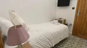 Chambre au cœur de la médina avec salle de bain privé - Image 2