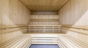 Executive City Flat with Gym, Sauna & Workspace - Image 4