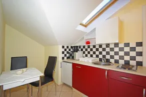 Apartments Villa Rose - Economy Studio with Sea View and shared  Terrace A3 crveni - Image 4