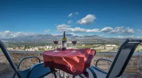 Villa Gogo offers privacy and pool - Image 3