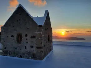 Luxurious villa with caldera view - Image 3