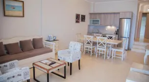 Aperanto House Paralia Loutsas - Image 4