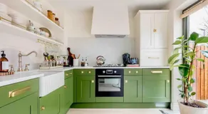 Spring Stays Cosy 2-Bed Residence with Free Parking - Image 4