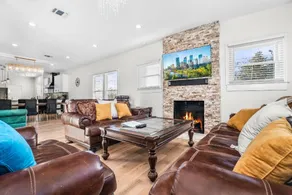 Bold Bright 4BR3.5FULL BATHS Near Riverwalk Dtown - Image 3