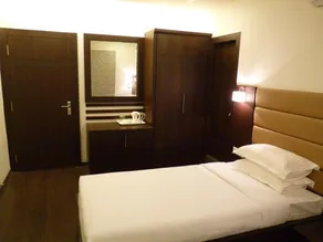 Treebo Trend Hotel Relax Inn - Image 5