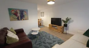 Stylish 3BR House with Private Garden - Image 2