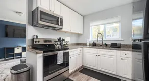 Quiet & Quaint apartment, 5 mins to airport and 15 mins to downtown - Image 4