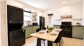 3BR Well-located Apartment Parking & AC U5 - Image 3