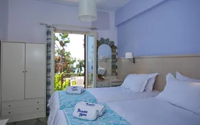 Paradise Hotel - Image 2