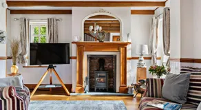 Beryas Cottage - Fireplace - Free Parking & WiFi - Pet Allowed - Image 2