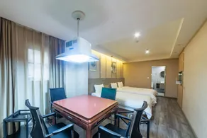 Holiday Inn Hive - Image 4