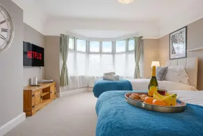 Beautiful House - Sleeps 8 - Close to City Centre - Free Parking, Fast Wifi and Smart TV with Virgin TV and Netflix by Yoko Property - Image 2
