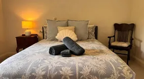 Large Family Cottage - Walk to Town - Image 2