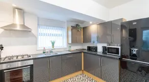 The Gatsby - Art Deco House For 13 - Image 3