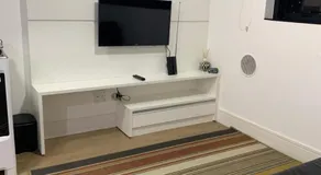 709- Apartamento Decorado Encantador, mobiliado, amplo, cozinha completa, Excelente localização no Rebouças - Image 2
