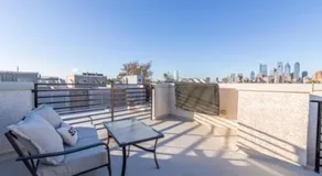 Beautiful Lux 4 Bedroom*Near PENN/CHOP*Roof Deck - Image 3