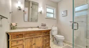 Victoria Park Oasis with Heated Pool and More - Image 3