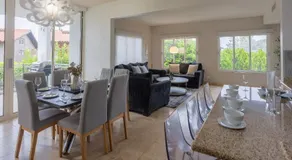 4 Bedrooms modern Condo at walking distance from Eagle beach - Image 3