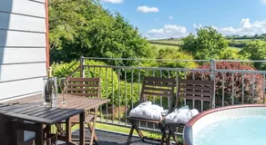 Ta Mill Cottages & Lodges - Meadowview Chalet 1 - Image 5