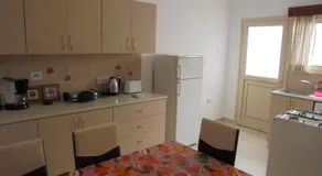Niki Court Holiday Apartments - Image 3