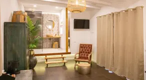 Amelia Apts & Rooms - Image 2